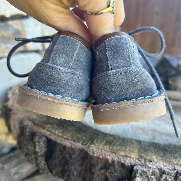 Kenneth Cole kids Gray Suede chukka Boots with Minimalist Design NWT Sz-5. A - Picture 6 of 9